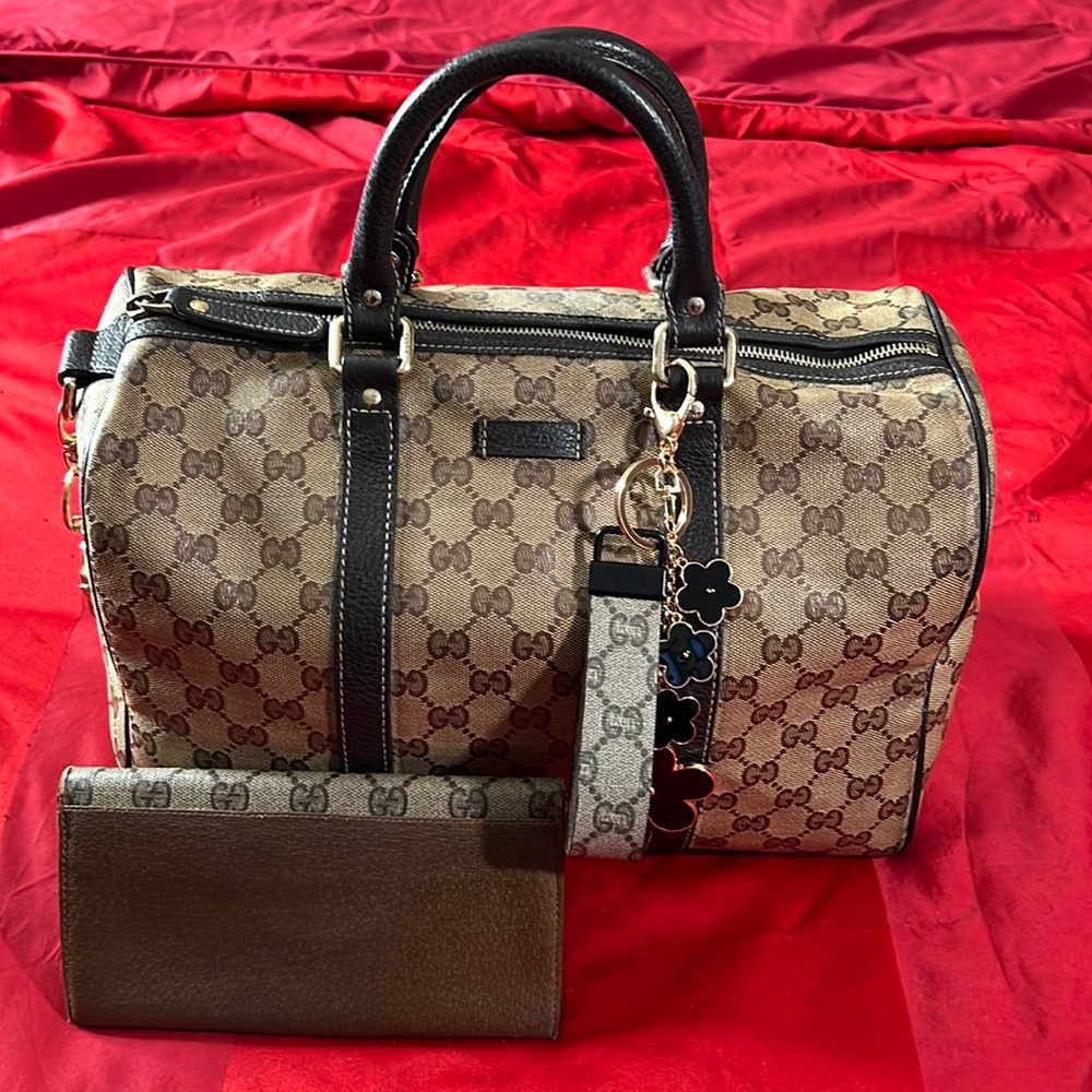 Authentic GUCCI Duffle Bag GG  Leather/wallet  Gucci Vintage Wallet/ small spot! - Picture 2 of 16